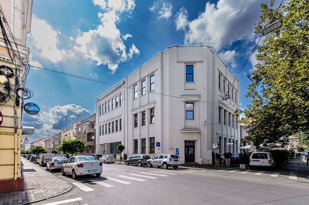 Clădire ultracentrală de vânzare Bulevardul Decebal Co...