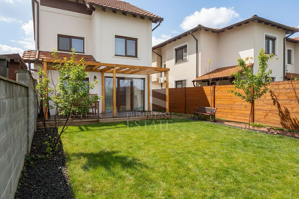 Casa individuala la pret de duplex langa padure | Comisio...