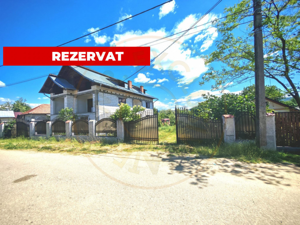 Casa generoasa cu teren de 1186 mp intravilan-Retevoiesti -P