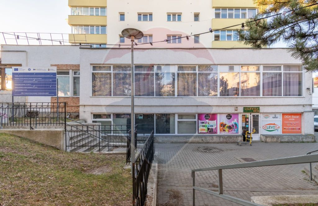 Imobil versatil cu vizibilitate la strada principala