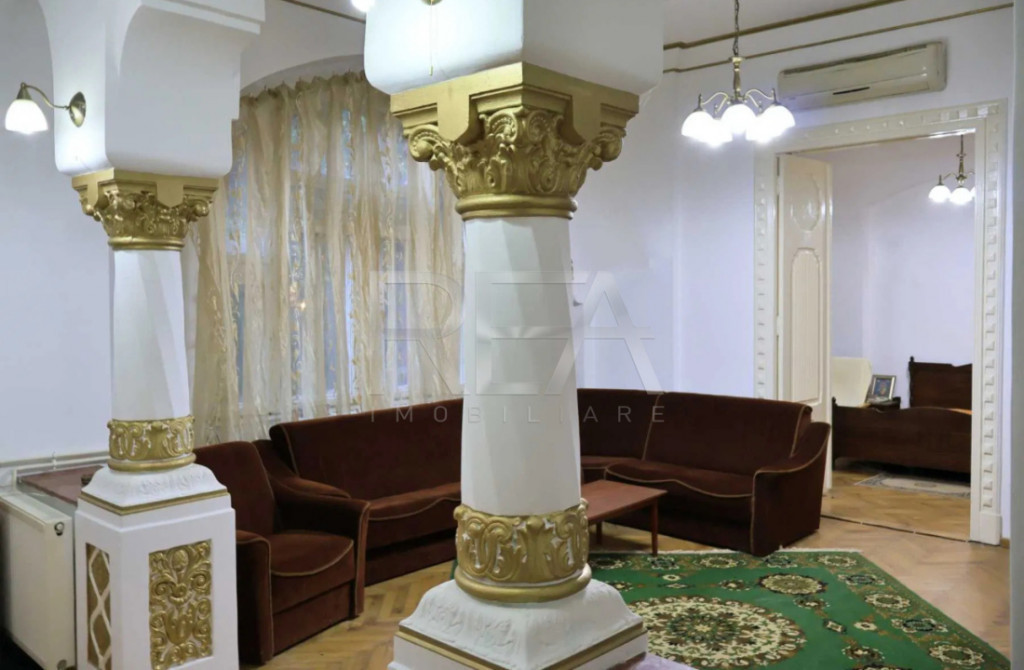 3 Camere | Piata Victoriei | Parter în vilă interbelică