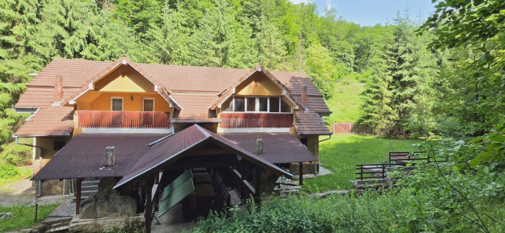 Casa/Pensiune,doua imobile „intr-unul singur” de vanzare, Valea Bratcu
