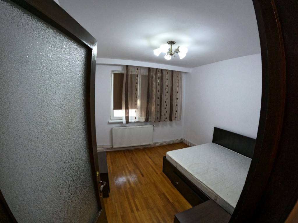 Oportunitate Unică în Centrul Orașului: APARTAMENT CU 3 C