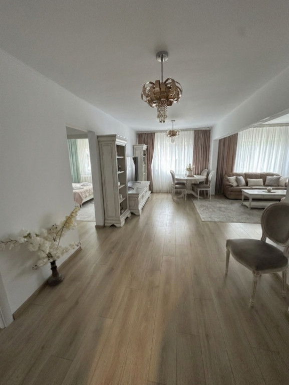 Apartament 4 camere de vânzare INEL 1 - EDEN