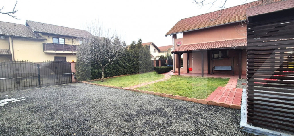 Casă Individuală cu 5 camere, foișor și curte complet am