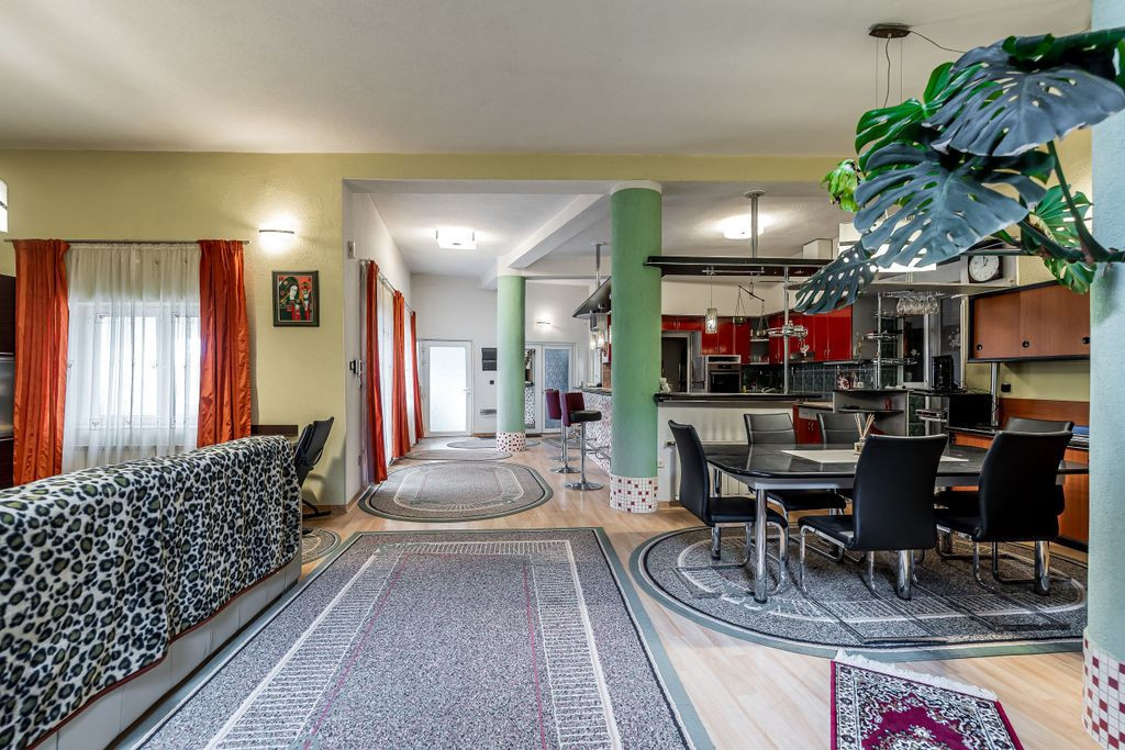 Spațiu comercial, hala, si un penthouse în centrul Arad...