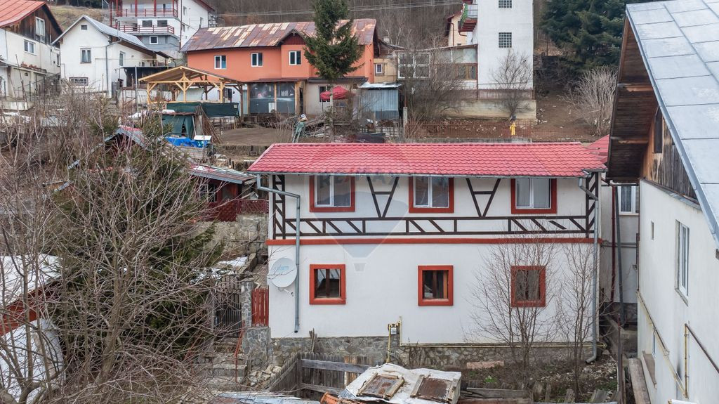 Casă cu 6 camere de vânzare în Azuga, Comision 0%!