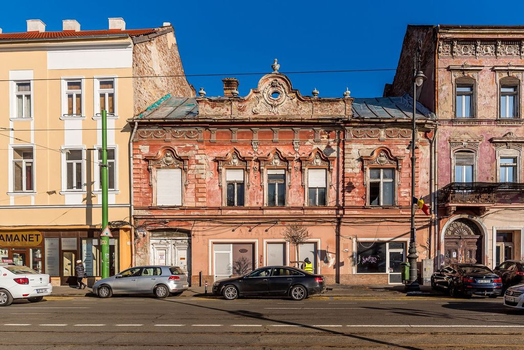 Clădire ultracentrală Arad | lângă Teatru | NU este M...