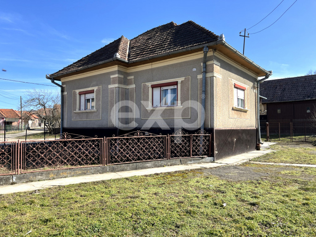 Casă + anexe gospodărești - 1400 mp teren - 20 min Urbano