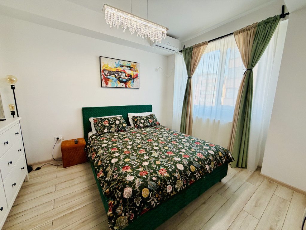 Super apartament 3 camere utilat și mobilat complet zona li