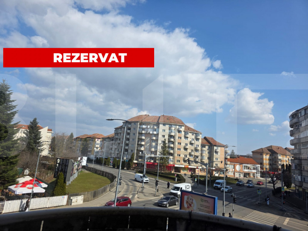 Apartament de vanzare, cu 3 camere, decomandat, 68mp, parter