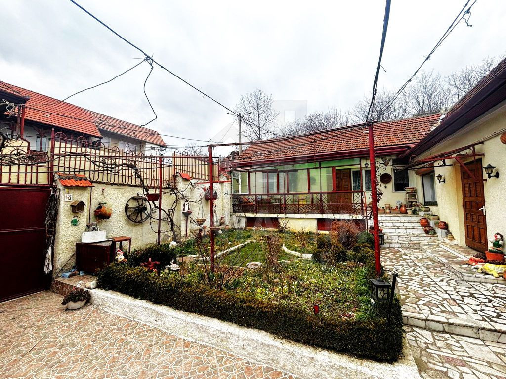 Casa-Central-Brasov-Sitei-Universitate-125mp-curte-280mp-...