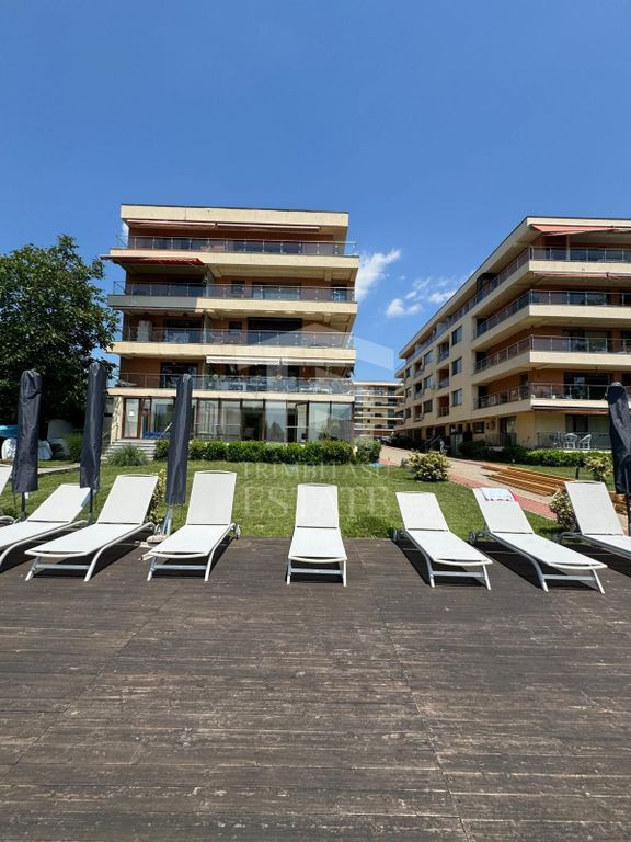 Apartament 3 camere pe malul lacului- ansamblu Club Lac S...