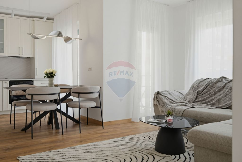 Apartament modern 3 camere, prima închiriere, loc parcar...