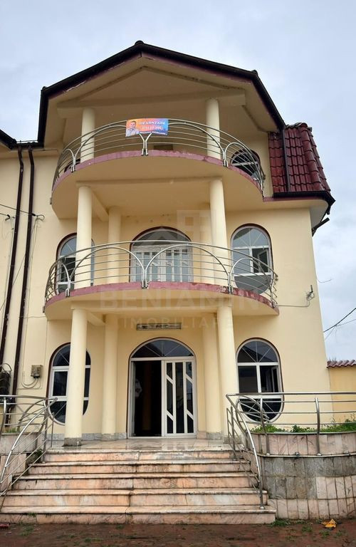 Vila P+2 Alexandru Cel Bun cu doua etaje si curte proprie