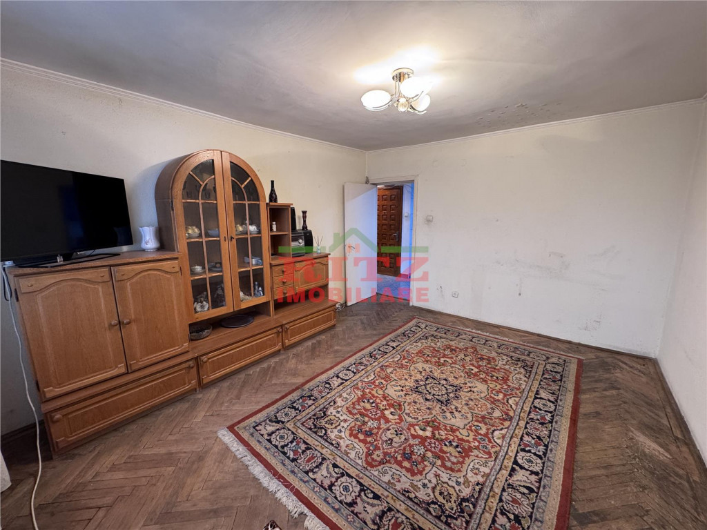 3 cam, 71 mp, et.8, fara imbunatatiri, lift modernizat, zona Zahana
