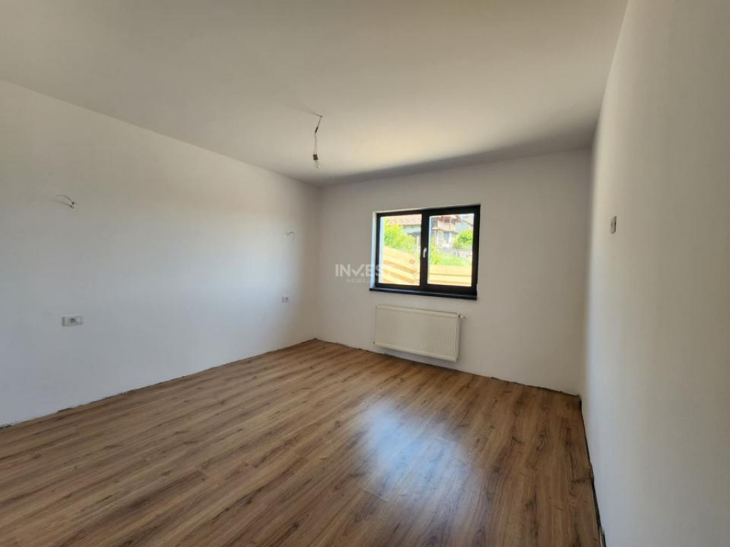 Casă parter, 3 camere, 818 mp teren, zona Valea Adanca