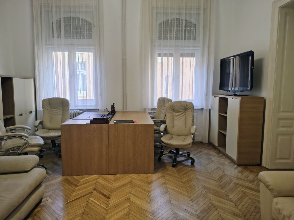 Apartament 2 camere Parc Traian , 400 E neg. Comision 50%