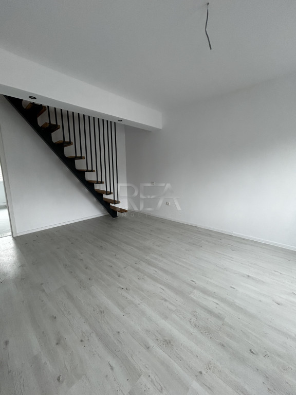 Casa 5 Camere - Centrala - Varteju