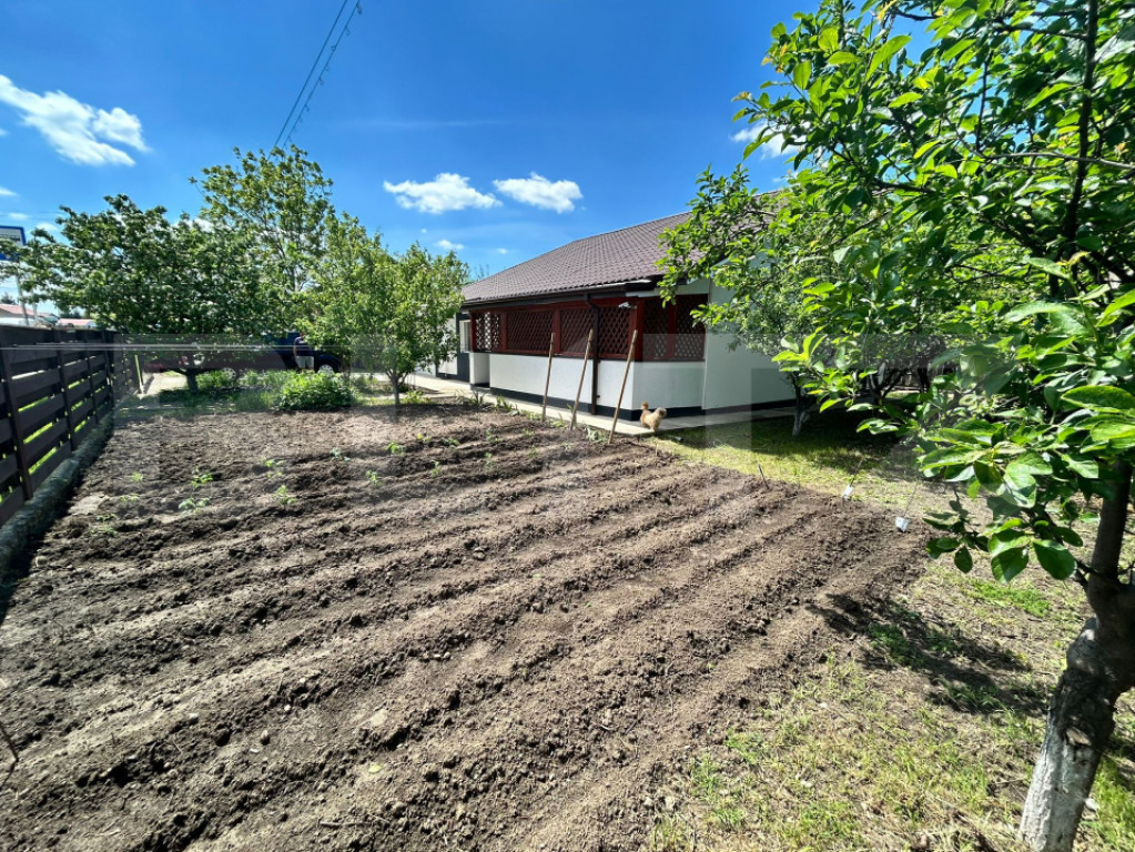 Casă parter cu garaj, 110mp utili si teren 590 mp – Voro