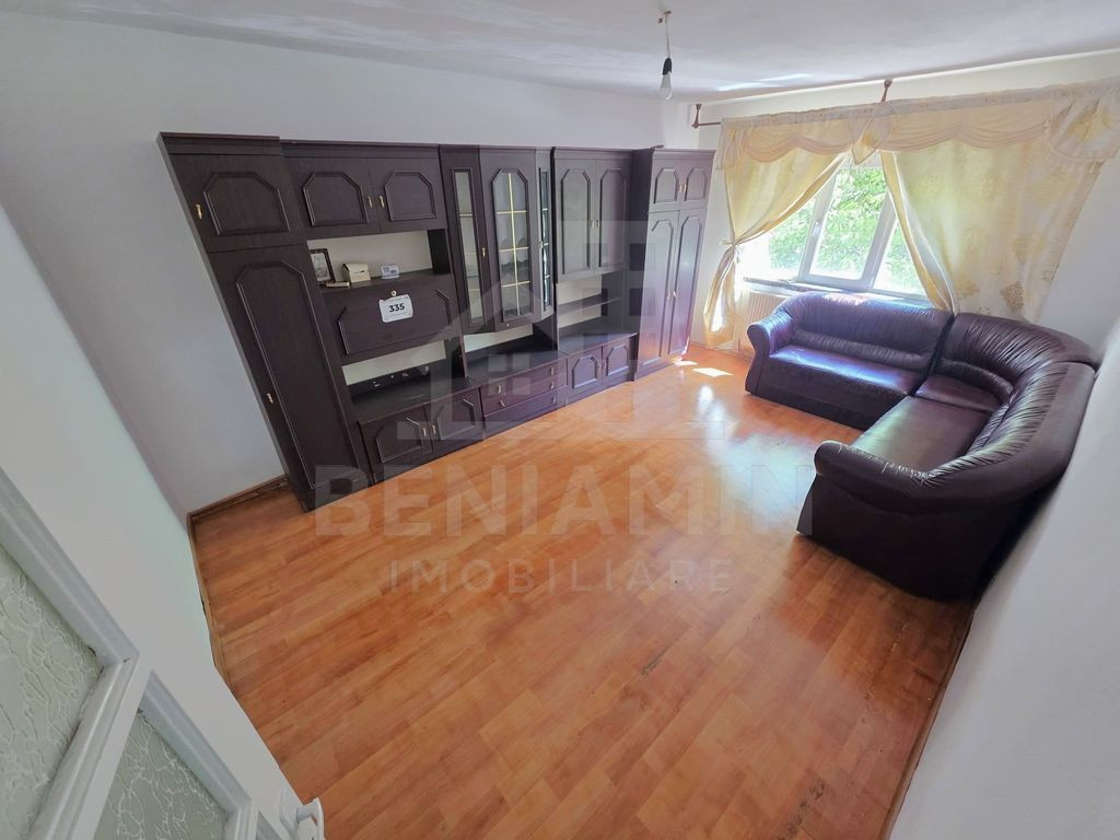 Trei camere doua bai 1Mai etaj 1 -centrala termica -75mp-...