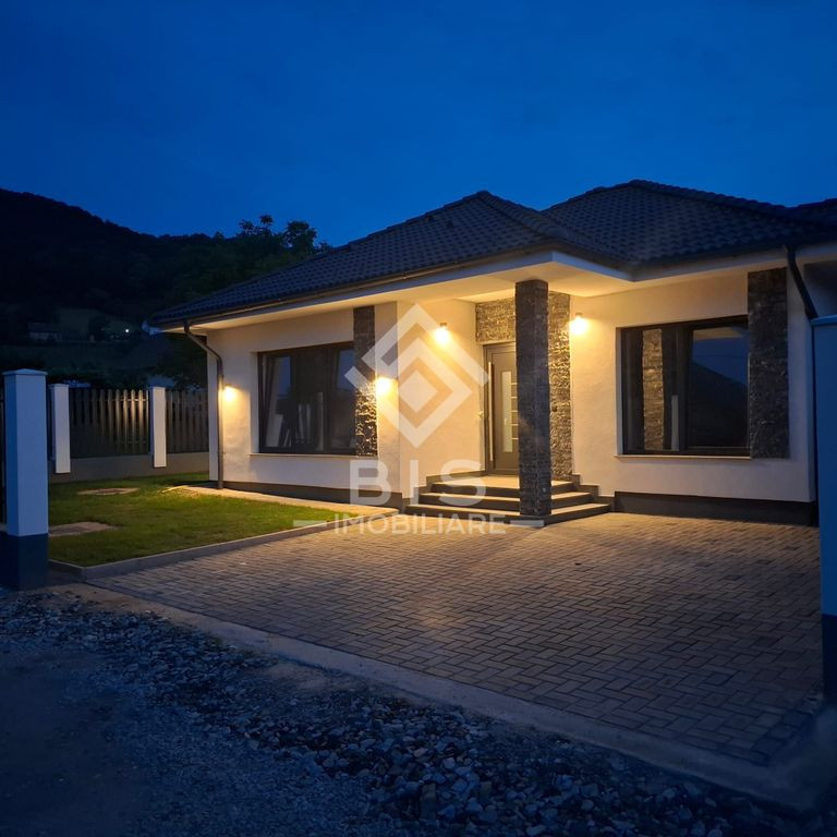 Casă la cheie,, 3 dormitoare- curte privată | Zona Vale...
