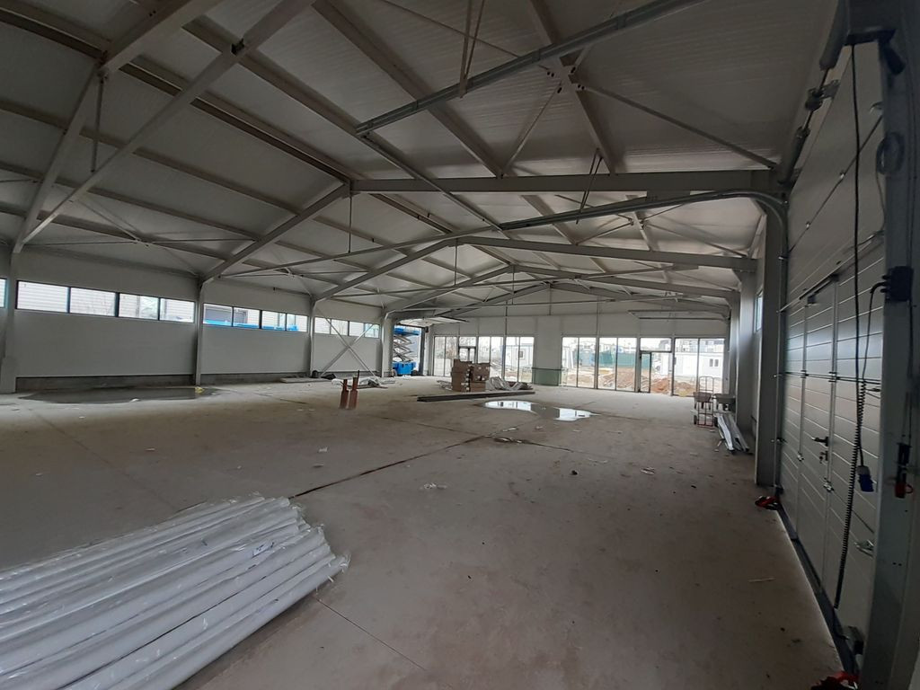Hale cu suprafete intre 100-560mp in zona Drumul Intre Ta...