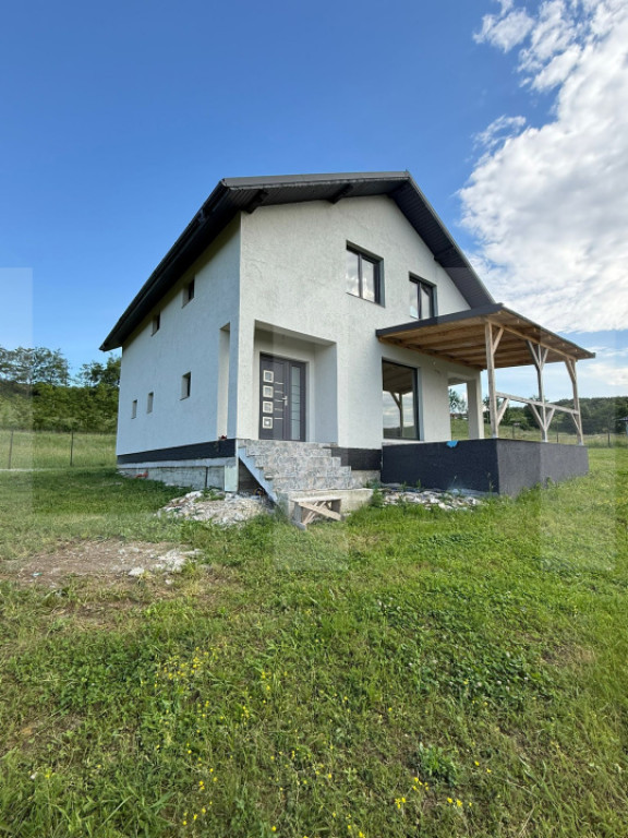 Casă individuală, P+M 150mp, teren 1050 mp - Cătămără?