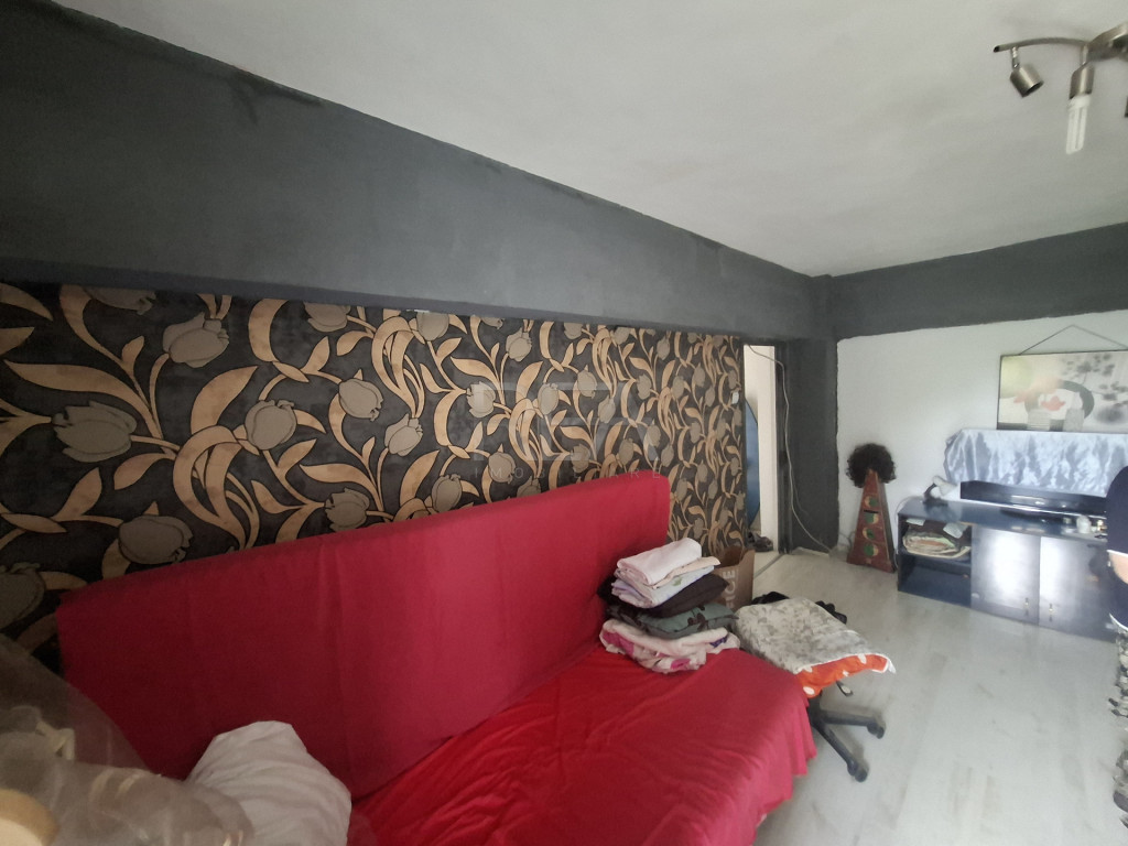 2 camere, et 4/10, bloc 1986, anvelopat- Crangasi