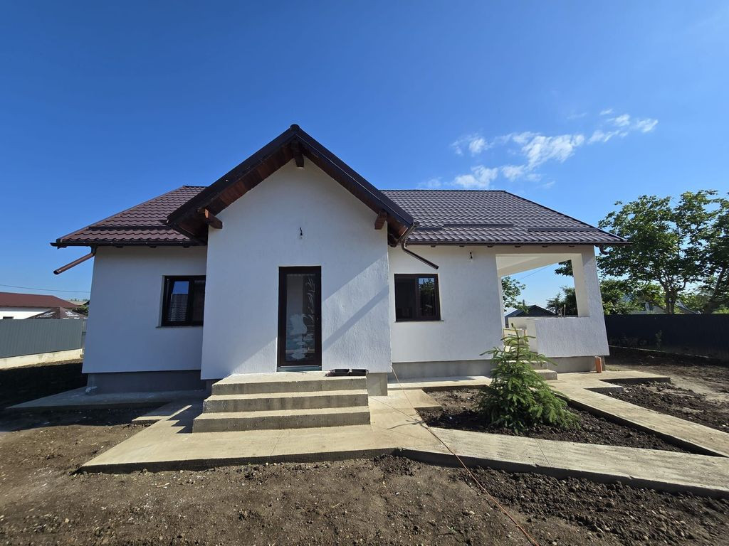 Casă Nouă Modernă de Vânzare –Sărata, Bacău,Confo...
