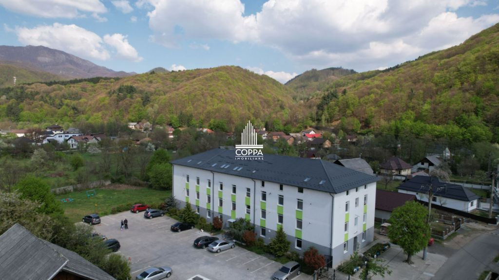 Apartament 3 camere NOU! Zona foarte liniștită!