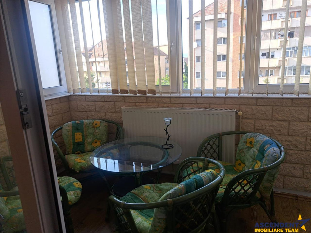 Apartament generos 3 camere de inchiriat, in zona apreciabil