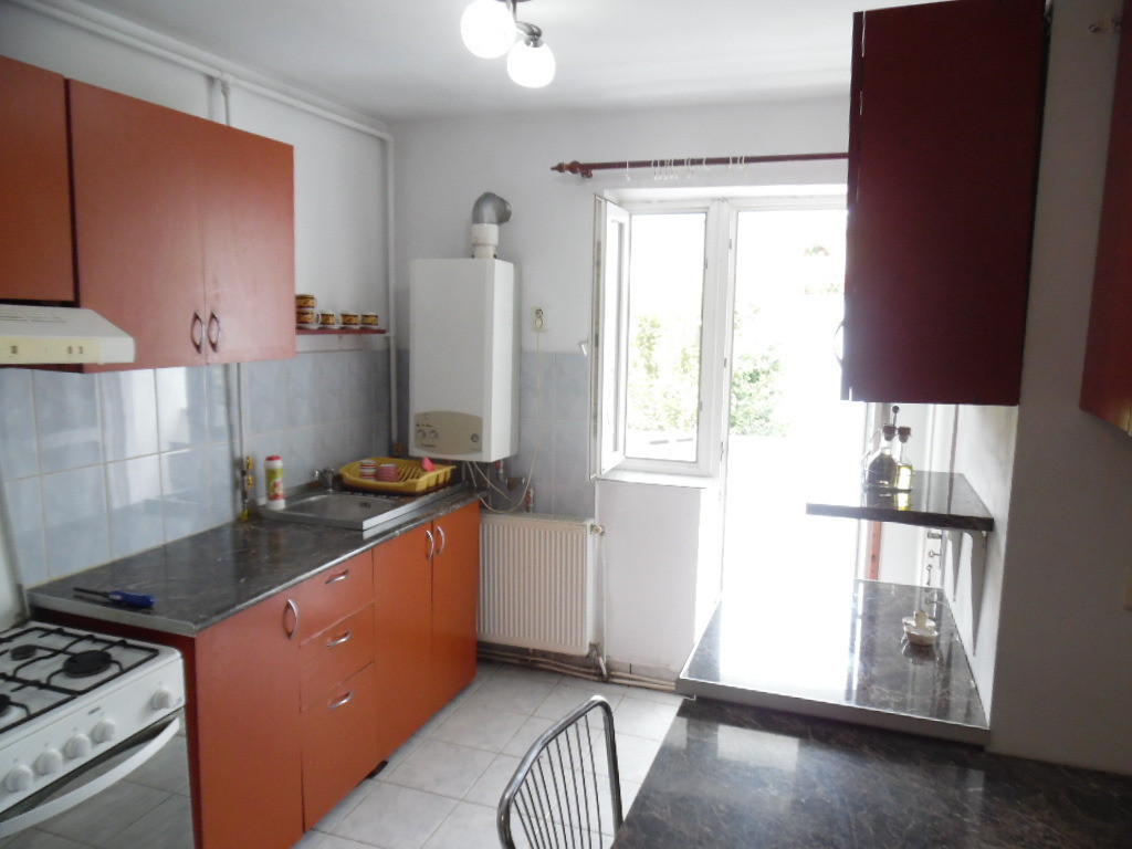 Inchiriez apartament 2 camere decomandat in Deva, Independentei, et 3