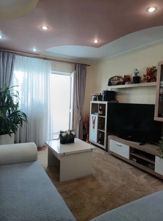 Apartament 3 camere, decomandat - zona Astra