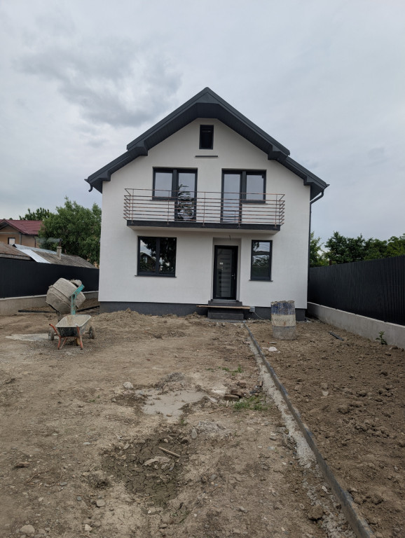 Vila toate utilitățile, încălzire pardoseală, Serbanest