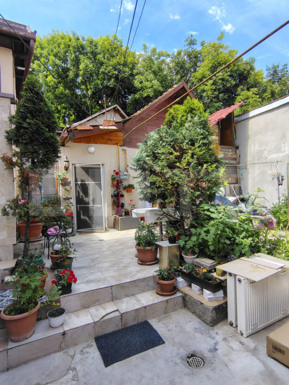 Casa renovabila zona centrala, excelenta pentru investitie,