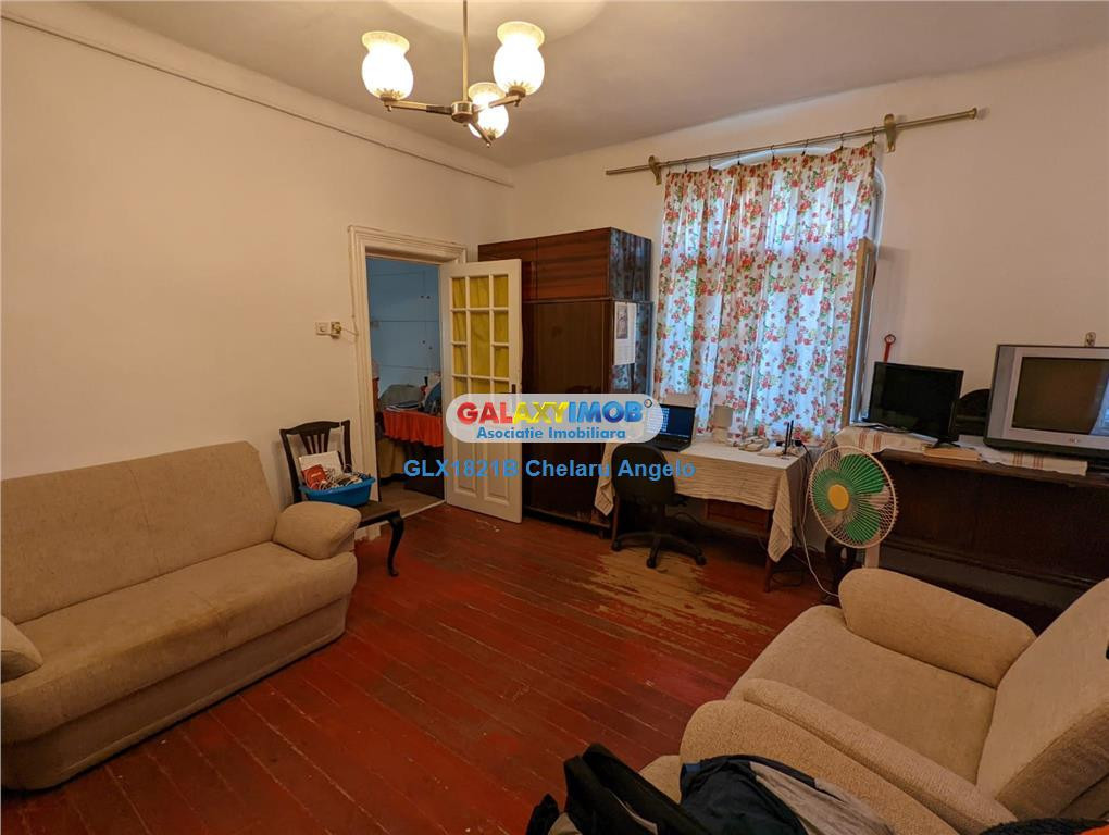 Nerva Traian, 1 apartament si 2 gars. in vila, SU 133 mp, te