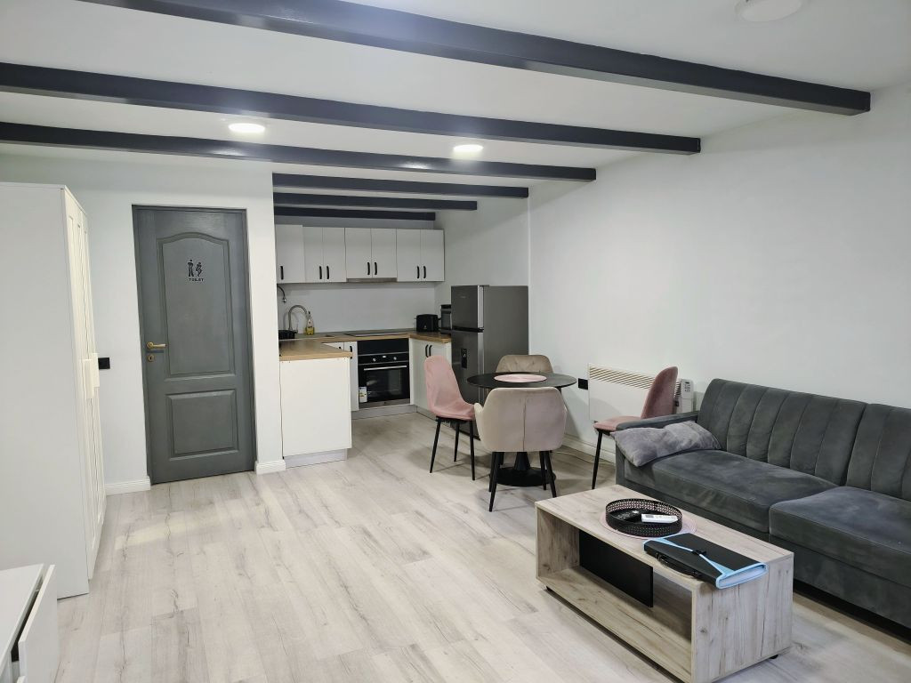 Chirie: apartament ultracentral, 3 camere 450 E neg. Comi...