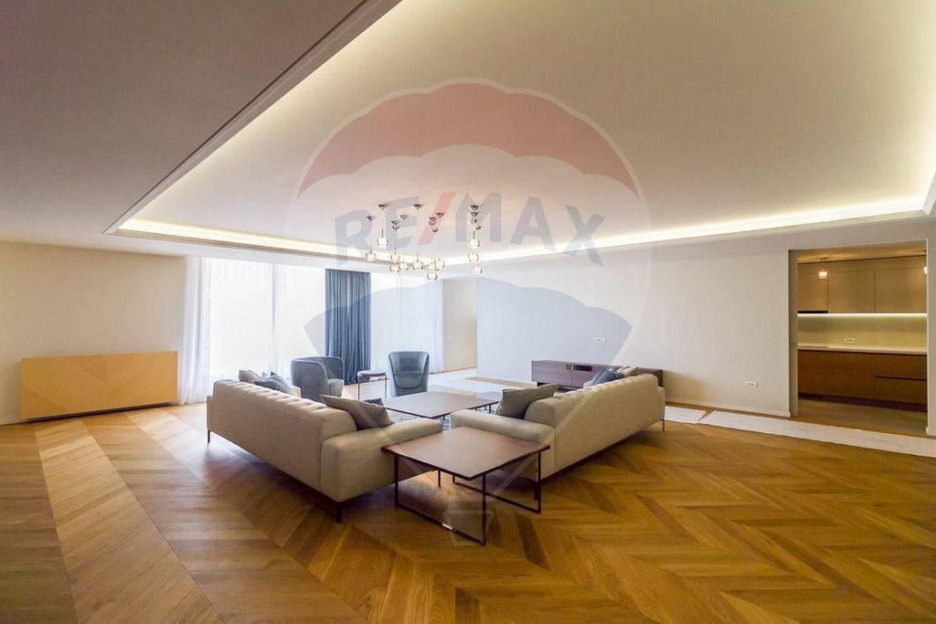 Închiriere Apartament 4 camere Primăverii