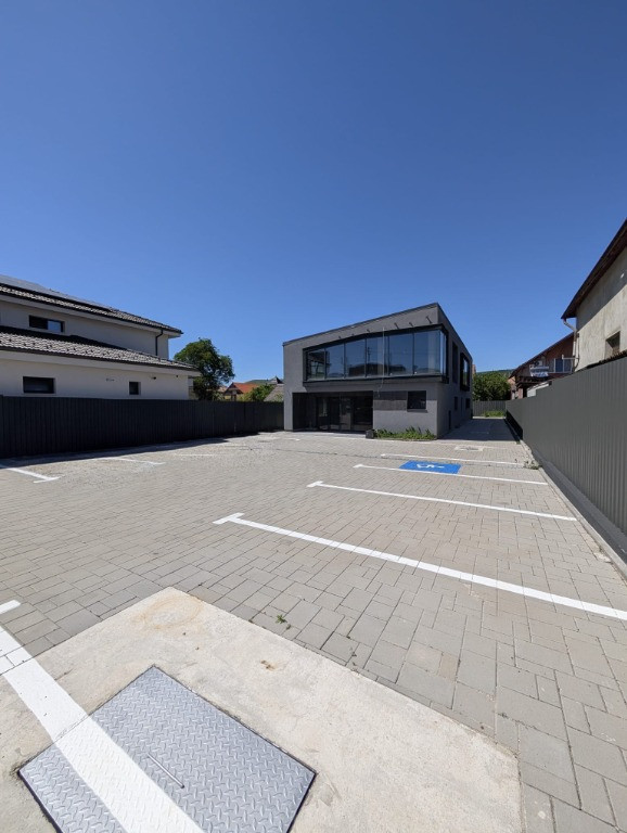Spatiu comercial, 162mp, 5 parcari, zona Av. Iancu