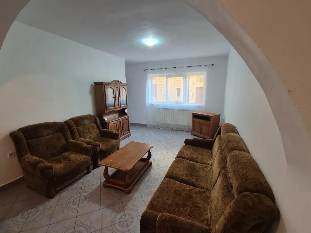 Persoana inchiriez apartament 3 camere Dambul rotund