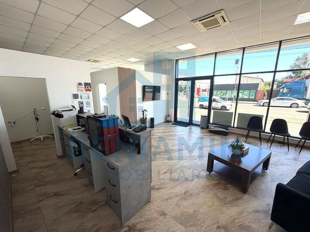 Spatiu comercial pe Bulevardul Decebal - Rovine - Helmat ...