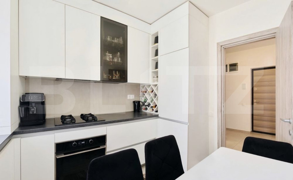 Apartament 2 camere superb, Tractoru, zona buna.