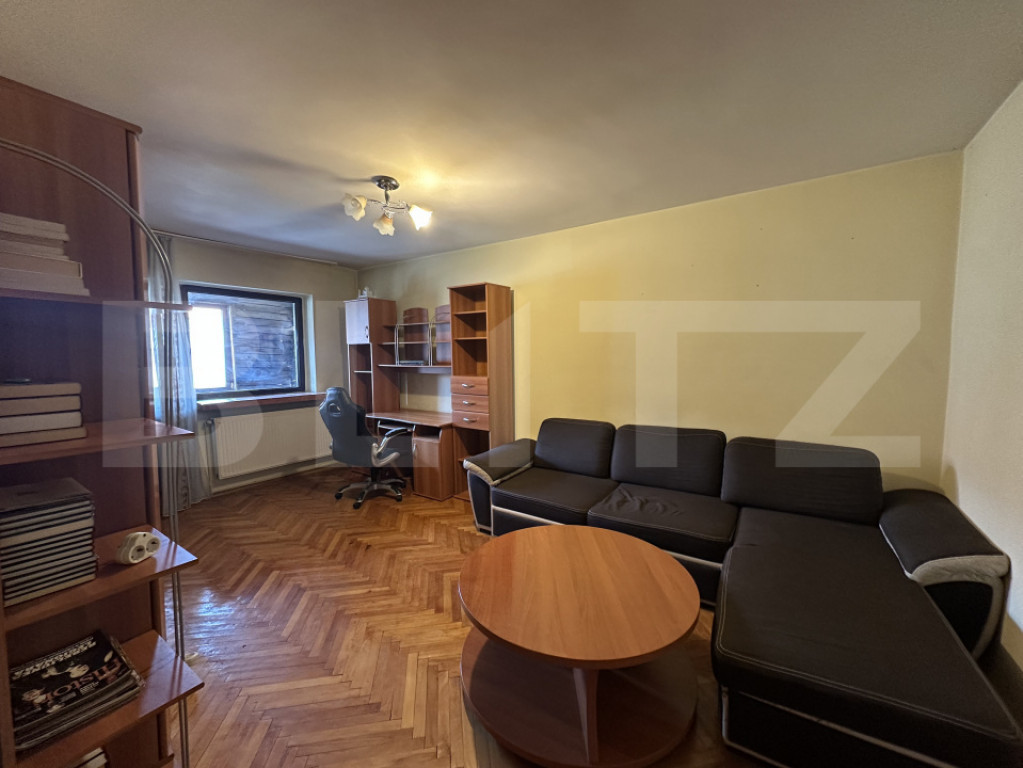 Apartament 3 camere, decomandat, zona Centrala