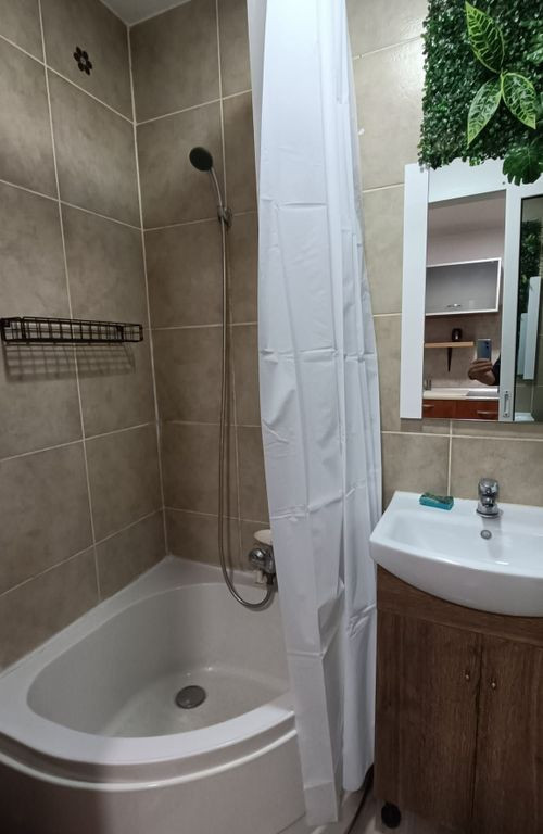 De vanzare garsoniera micro 40, et. 3/3, 27.000 euro