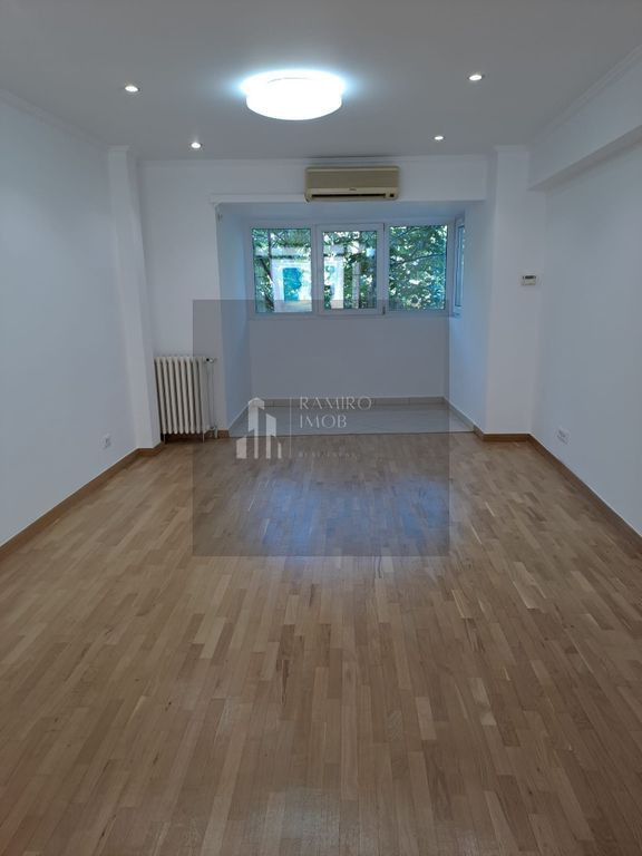 4 camere etaj 1 /450 m METROU UNIRII
