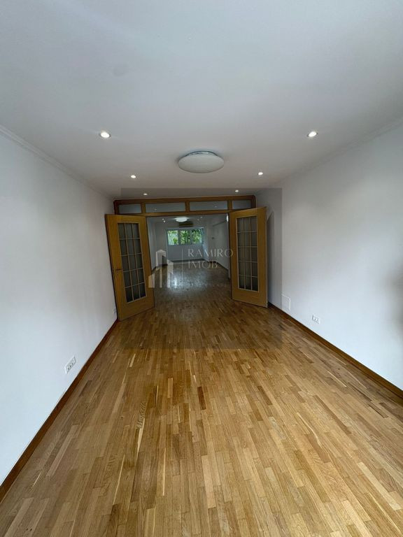 4 camere etaj 1 /450 m METROU UNIRII