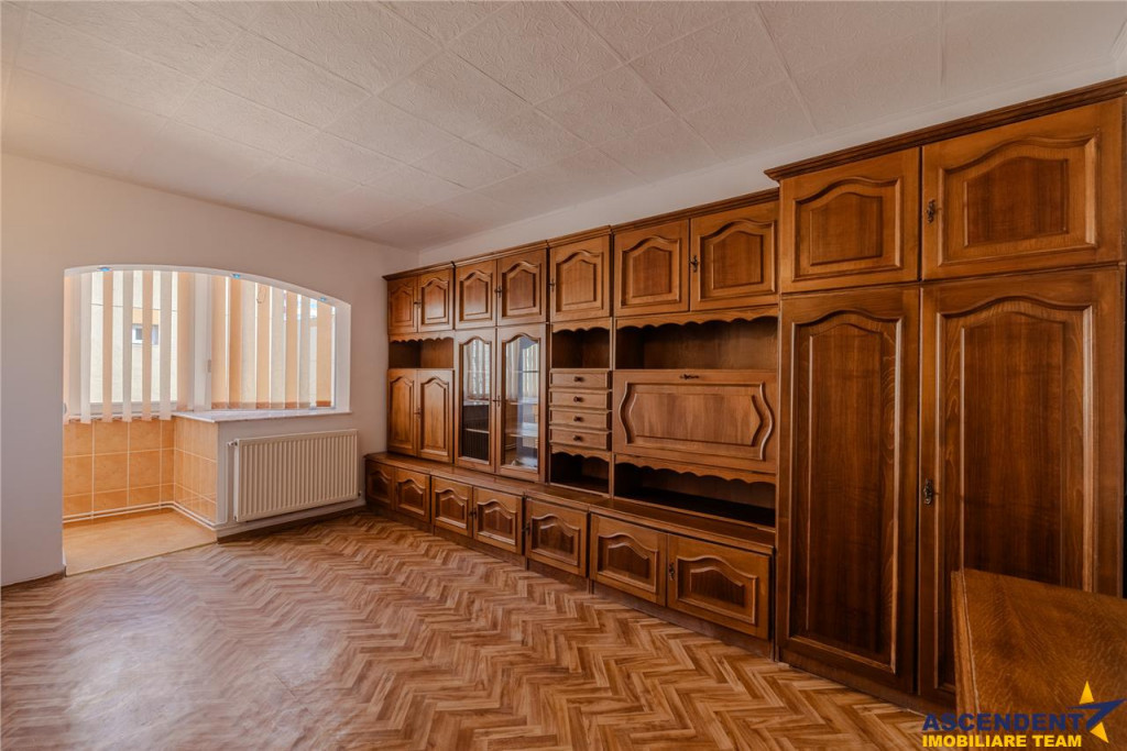 Apartament decomandat, 2 camere, insorit, balcon, loc parcar
