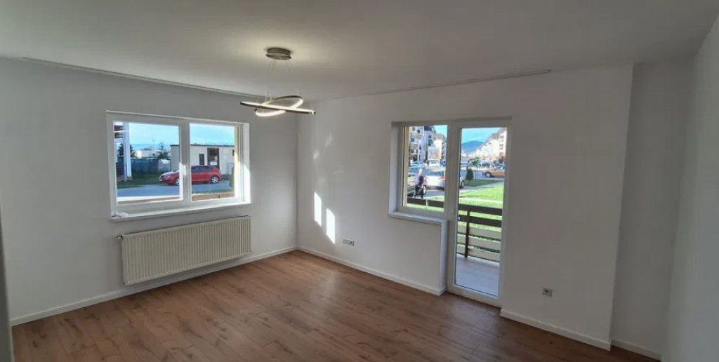 Apartament 2 camere, decomandat - zona Sanpetru