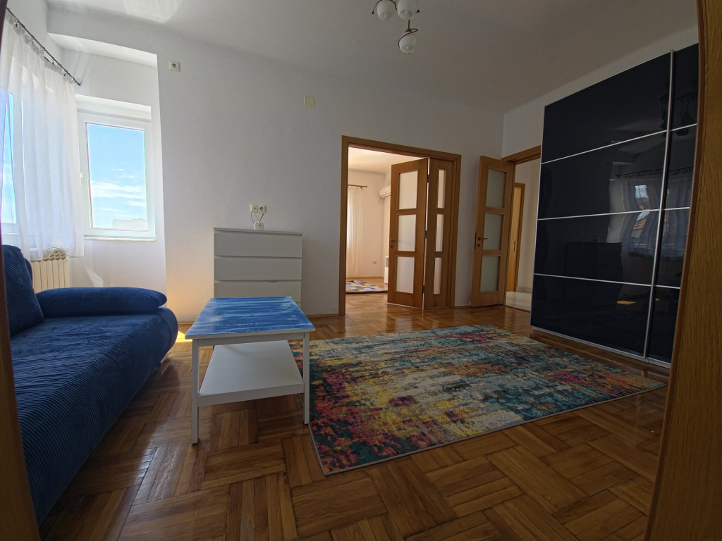 Chirie Termen Lung 3 Camere Centrul Vechi